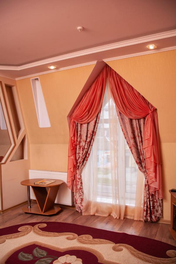 Piligrim 1 Otel Mykolaiv Dış mekan fotoğraf